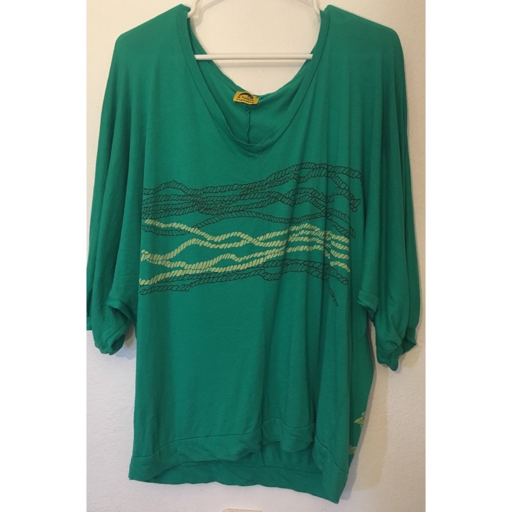 Kealopiko green lei and ulu printed over-sized top